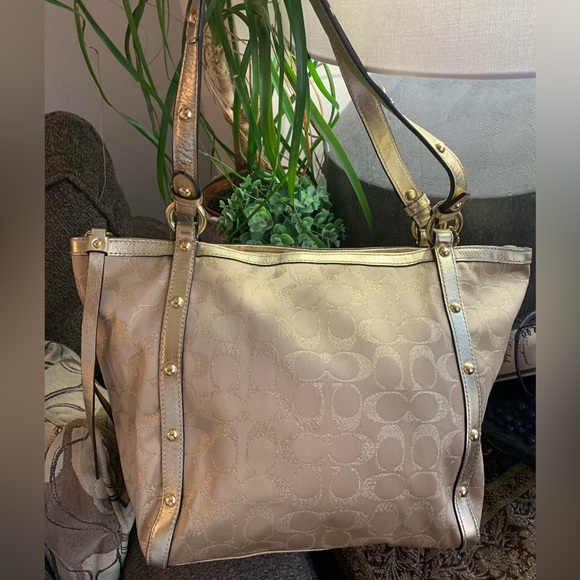 Authentic COACH LUREX METALLIC LEATHER W STUDS ZIP TOP SHOULDER BAG (EUC) - Picture 2 of 16